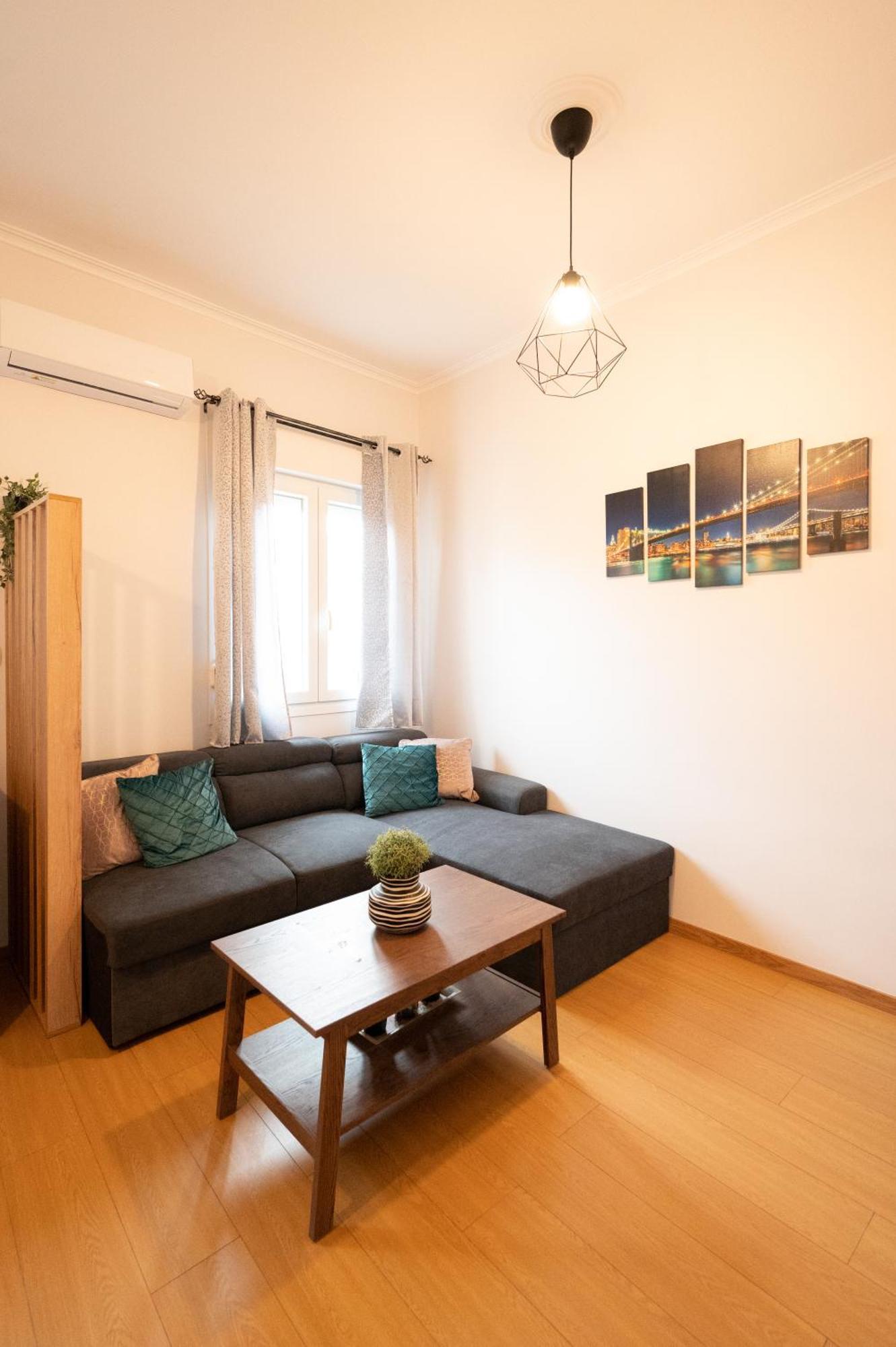 Christopher Apartment